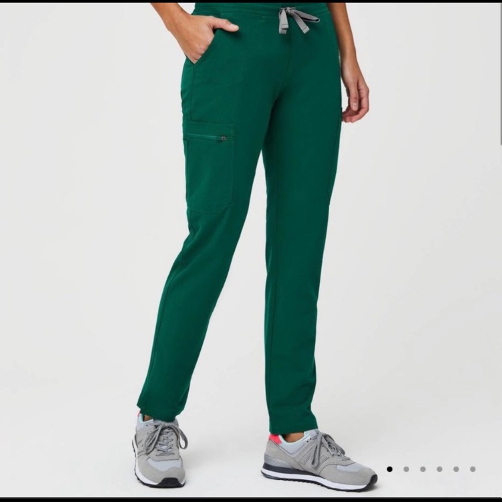 Figs Yola Scrub Pants in Hunter Green
